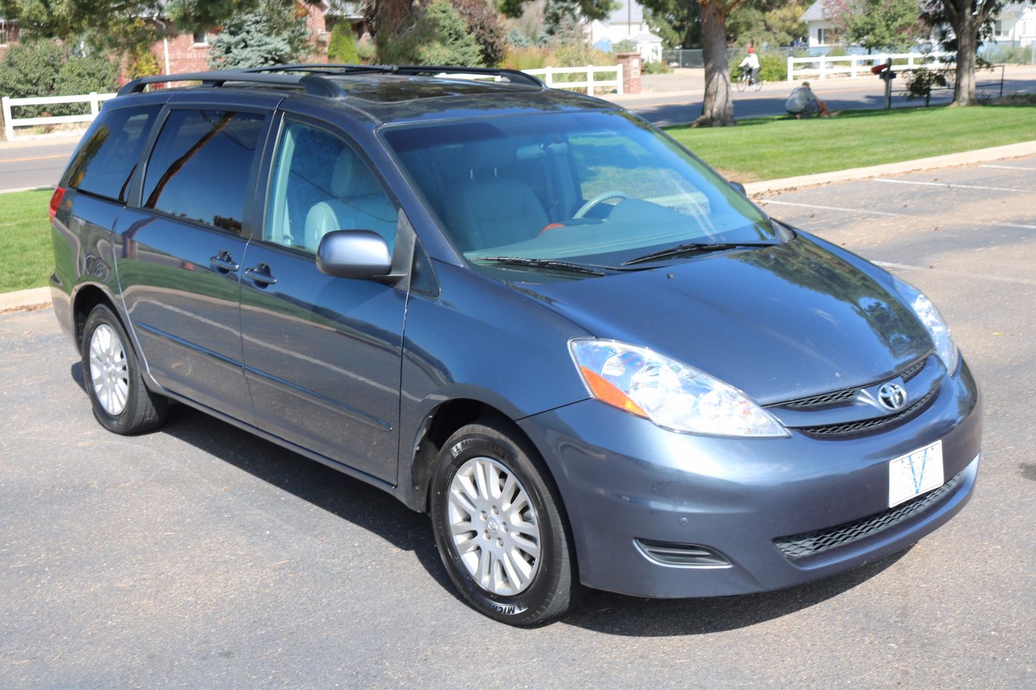 2009 Toyota Sienna XLE | Victory Motors of Colorado