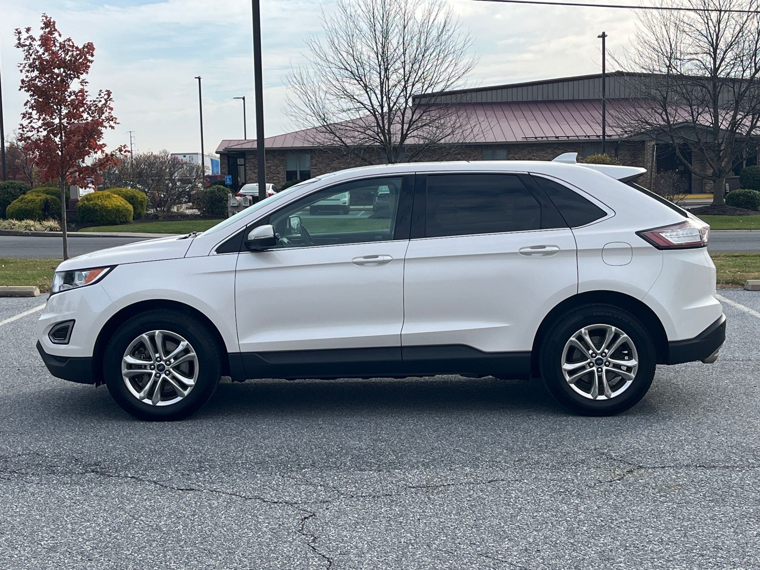 2015 Ford Edge SEL photo 4