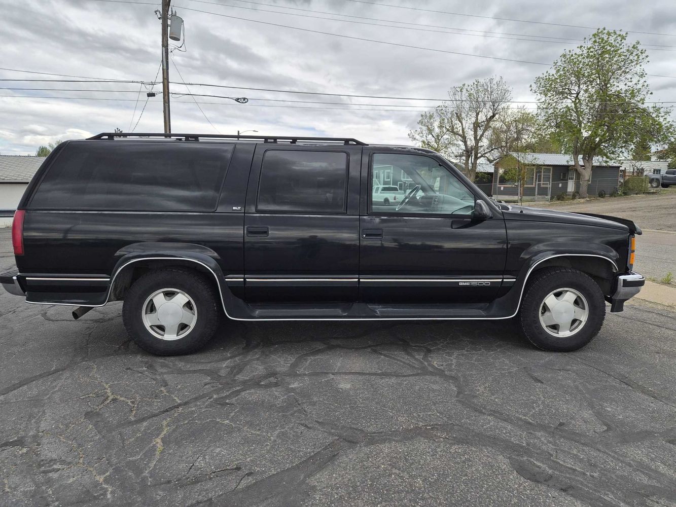 1996 GMC Suburban's photo
