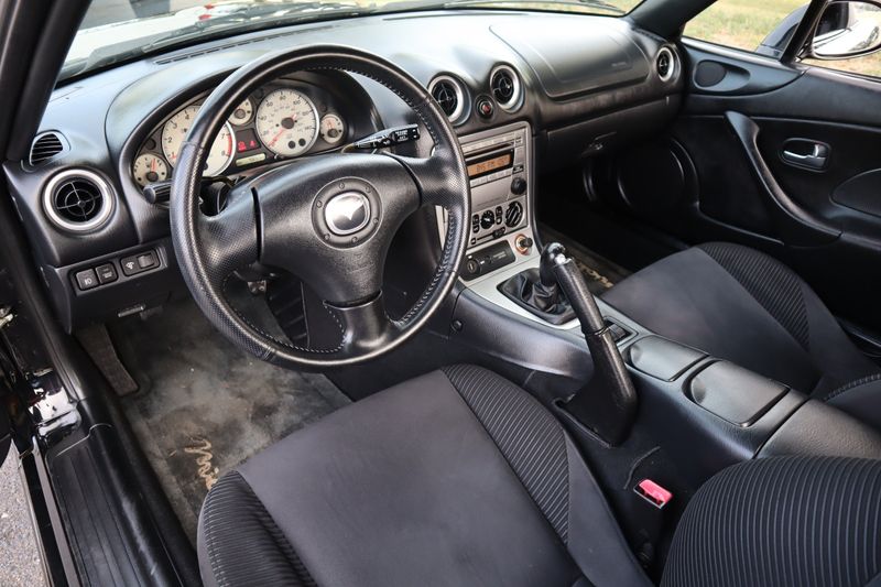 2004 Mazda MX-5 Miata Photos