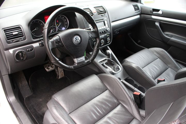 2008 Volkswagen R32 | Victory Motors of Colorado