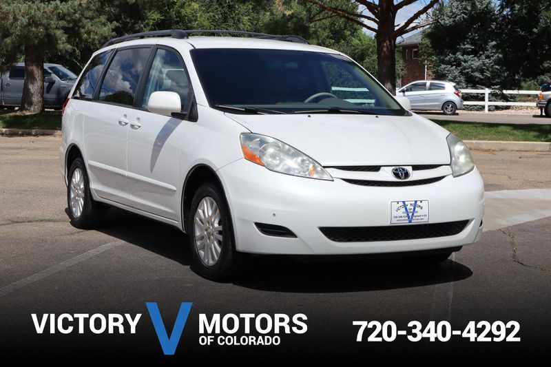 サンサン② 2010 Toyota Sienna XLE | Victory Motors of Colorado