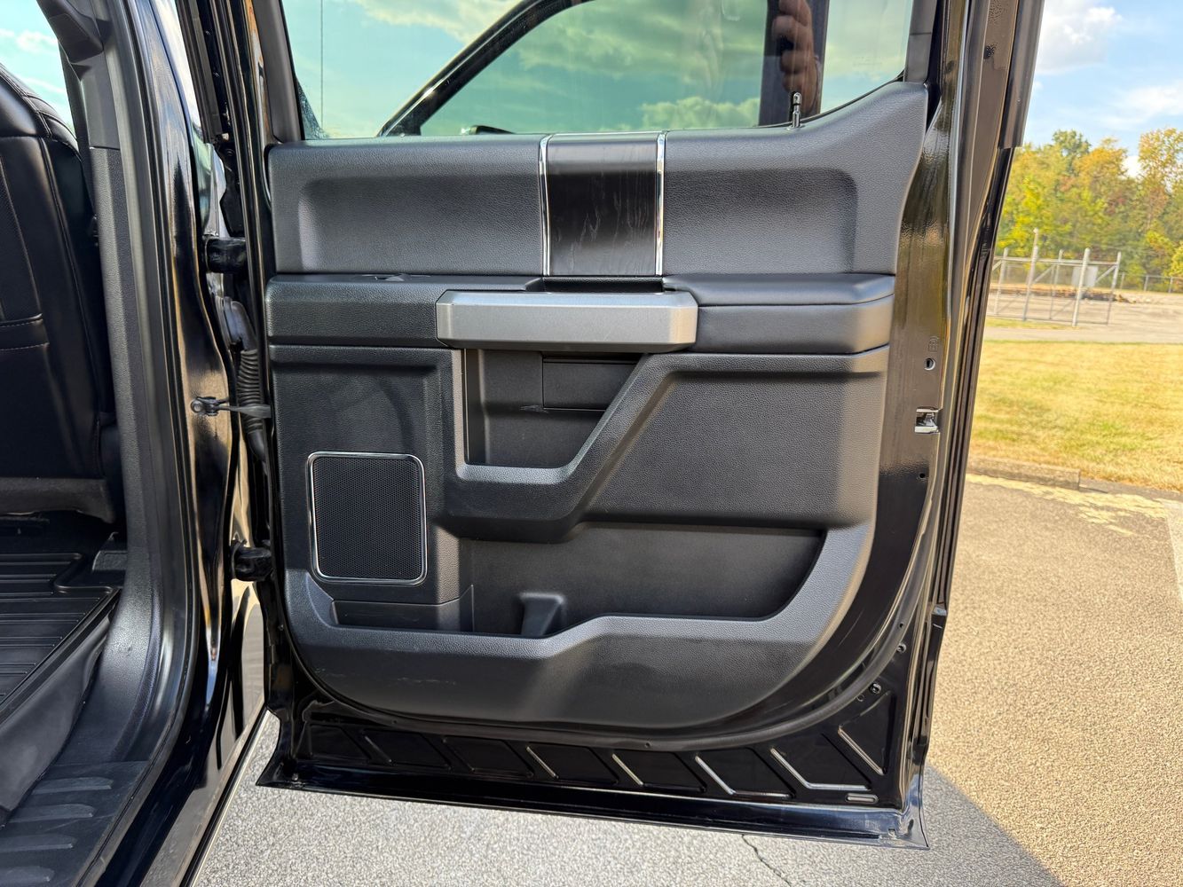 2018 Ford F-350 Platinum photo 19