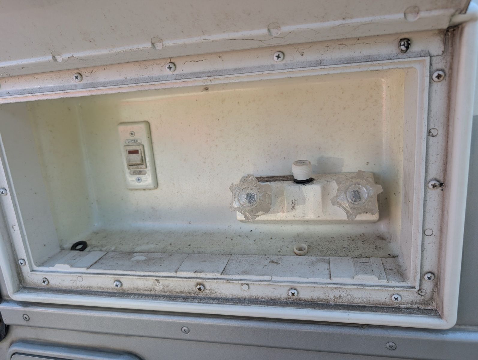 2004 Ford E-Series Chassis 47