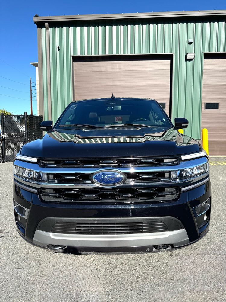 2023 Ford Expedition Limited MAX photo 2