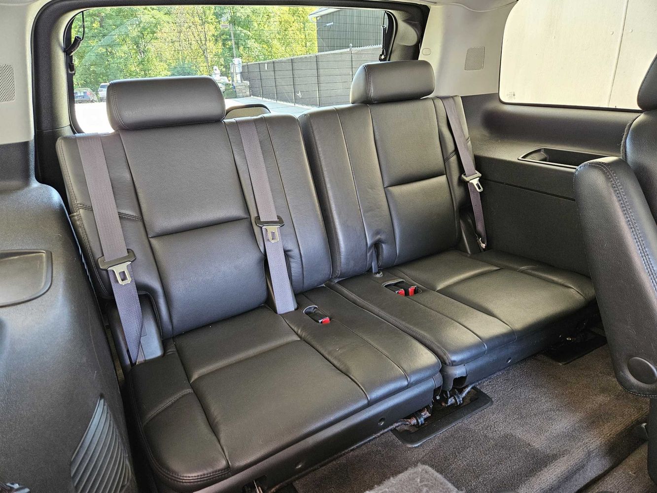 2011 Cadillac Escalade Luxury photo 12