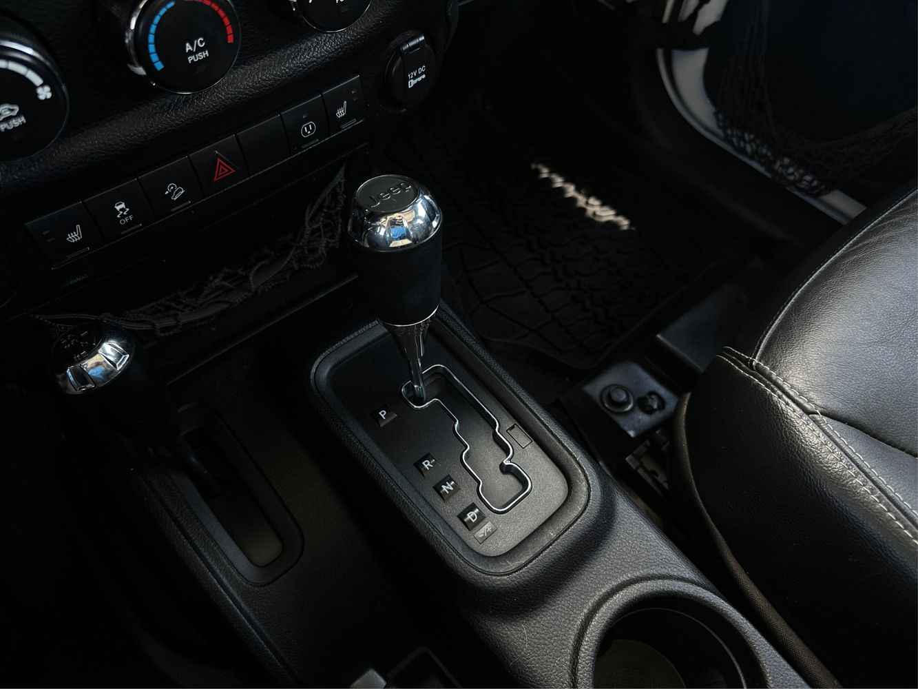 2013 Jeep Wrangler Unlimited Sahara photo 20