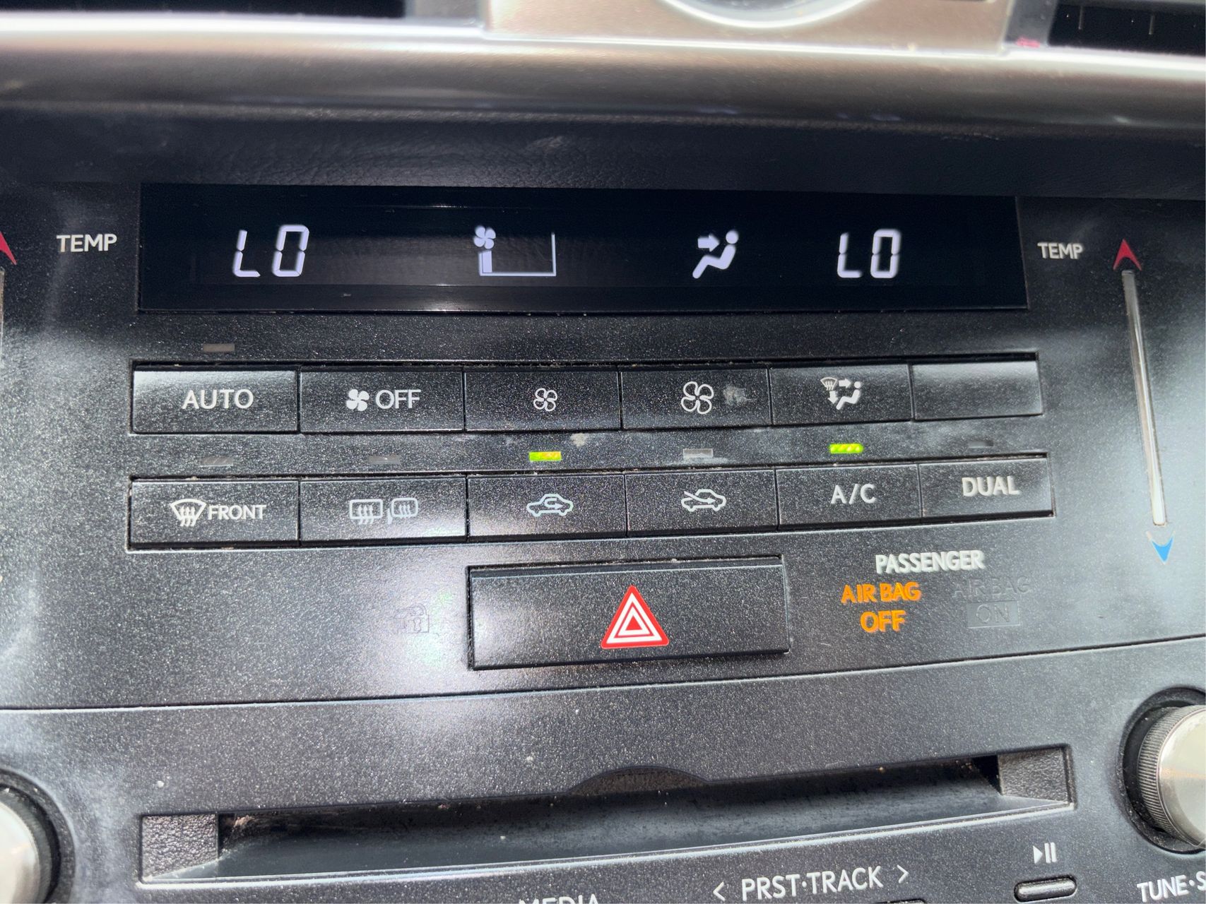 Lexus IS photo 33