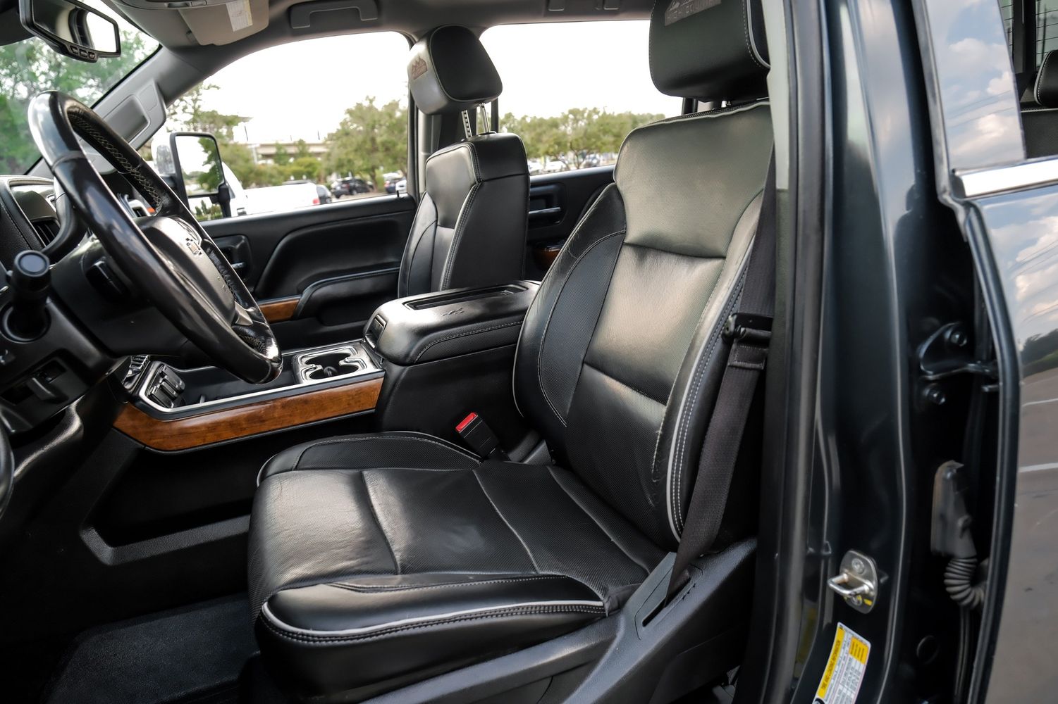 2018 Chevrolet Silverado High Country photo 38