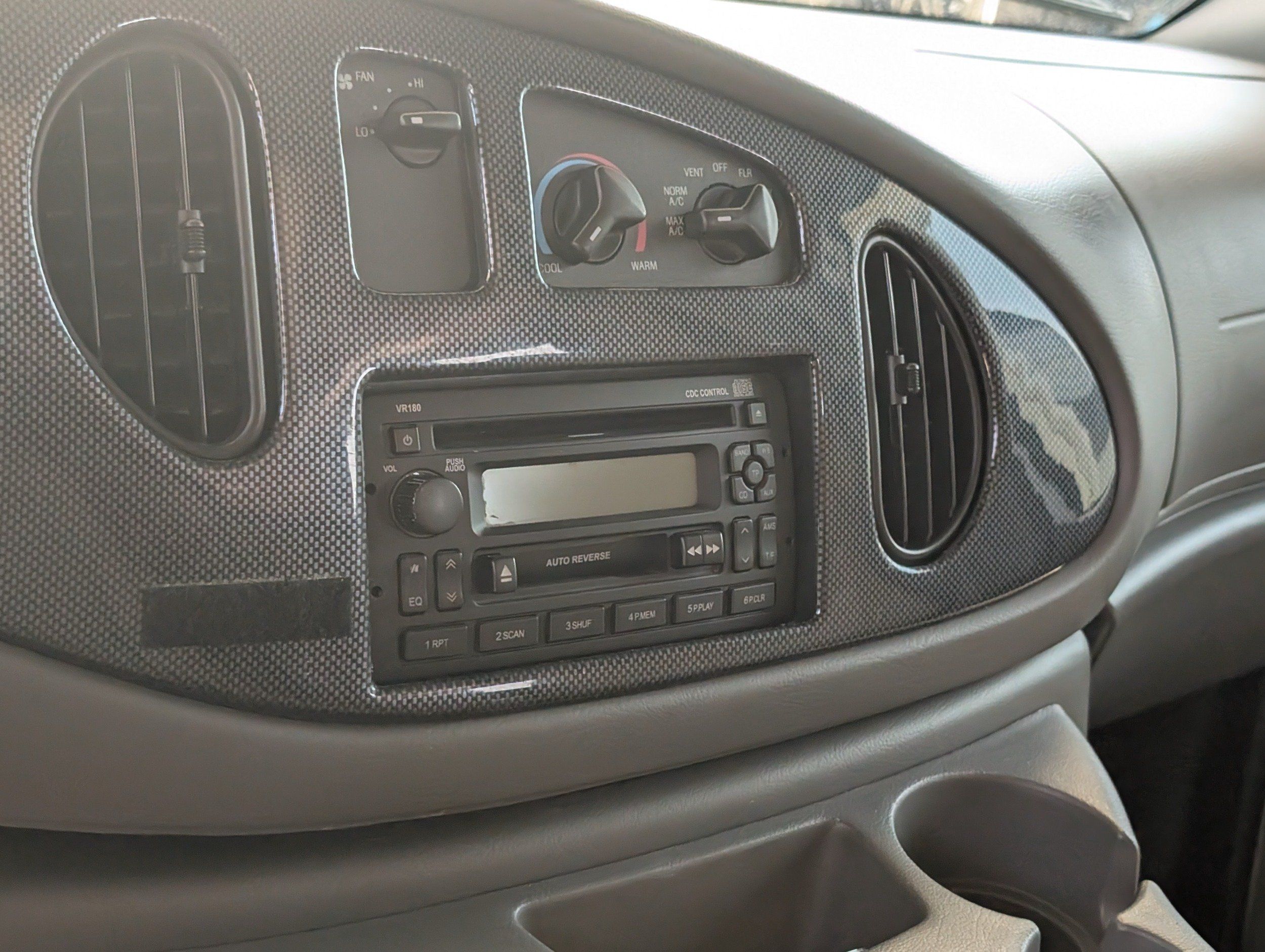 2004 Ford E-450 photo 22