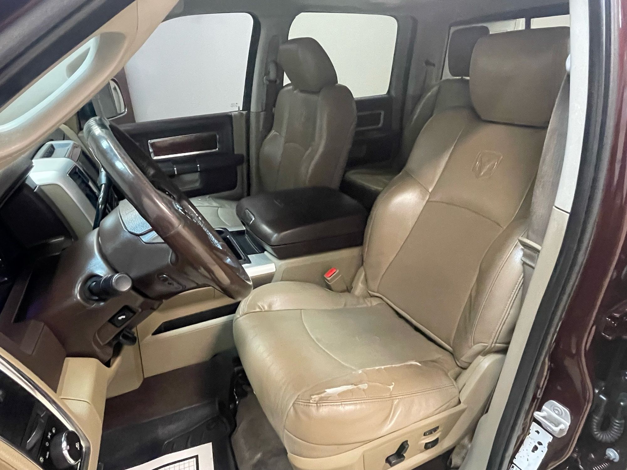 2012 Ram 3500 Laramie photo 11