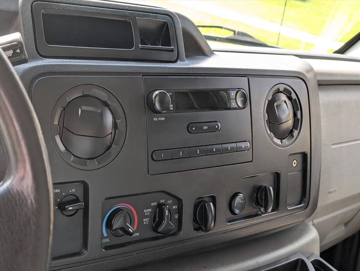 2014 Ford E-Series 83