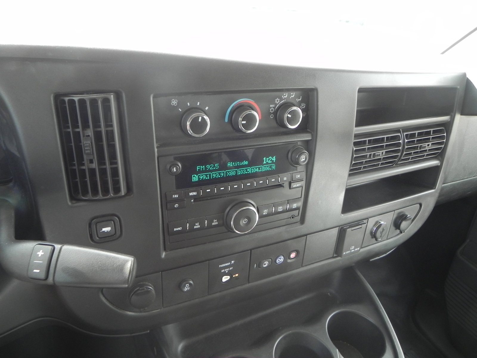 2017 Chevrolet Express LS 3500 photo 8