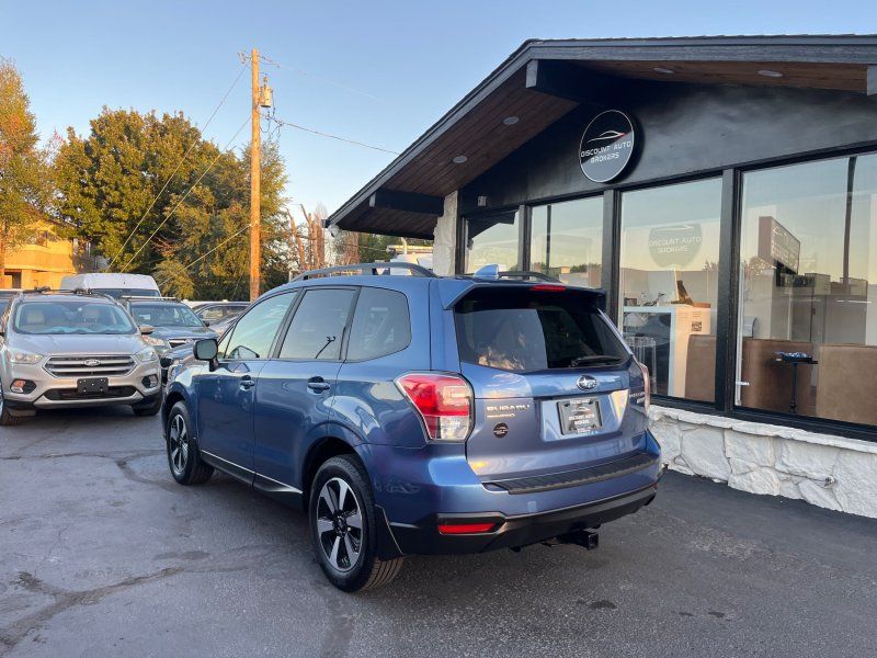 2017 Subaru Forester 2.5i Premium photo 4
