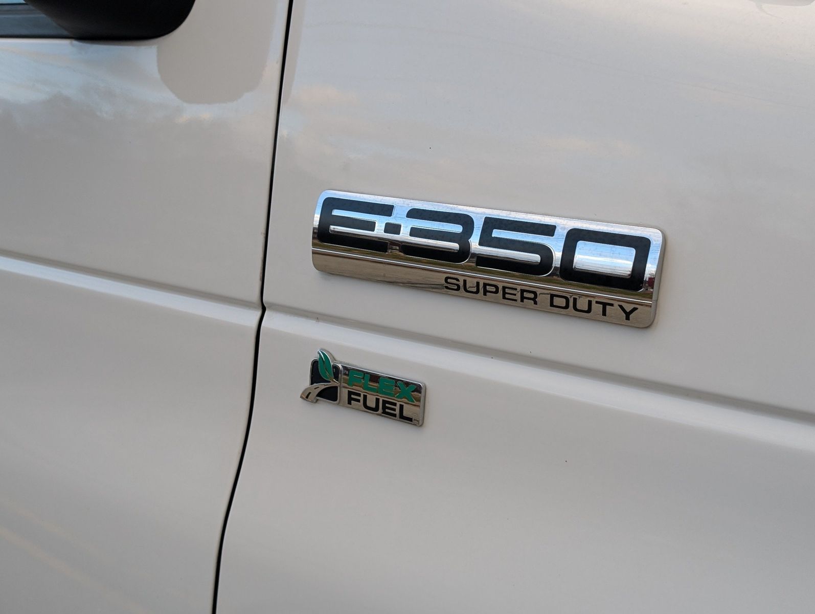 2015 Ford E-Series 23