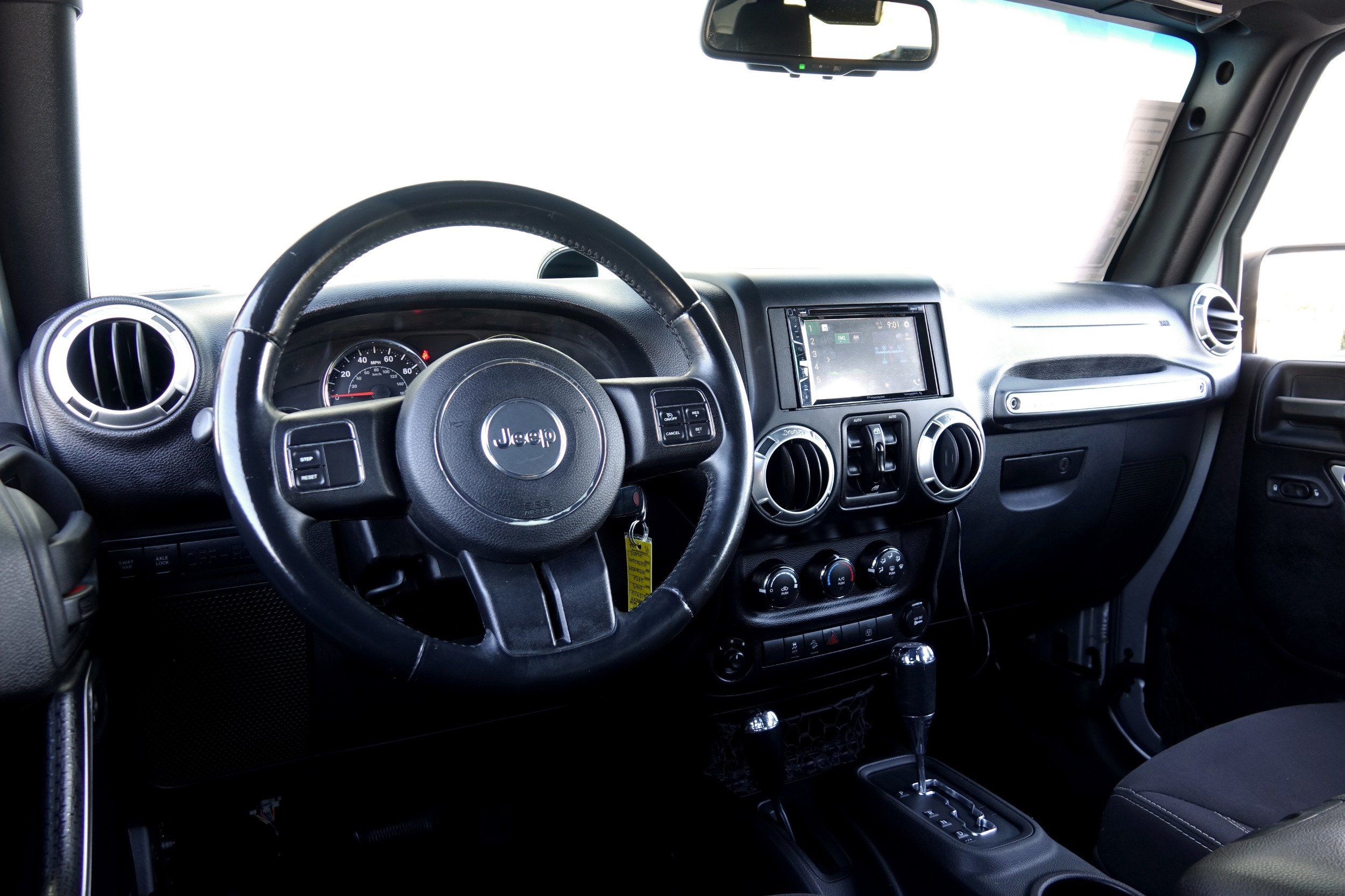 2015 Jeep Wrangler Unlimited Rubicon photo 38