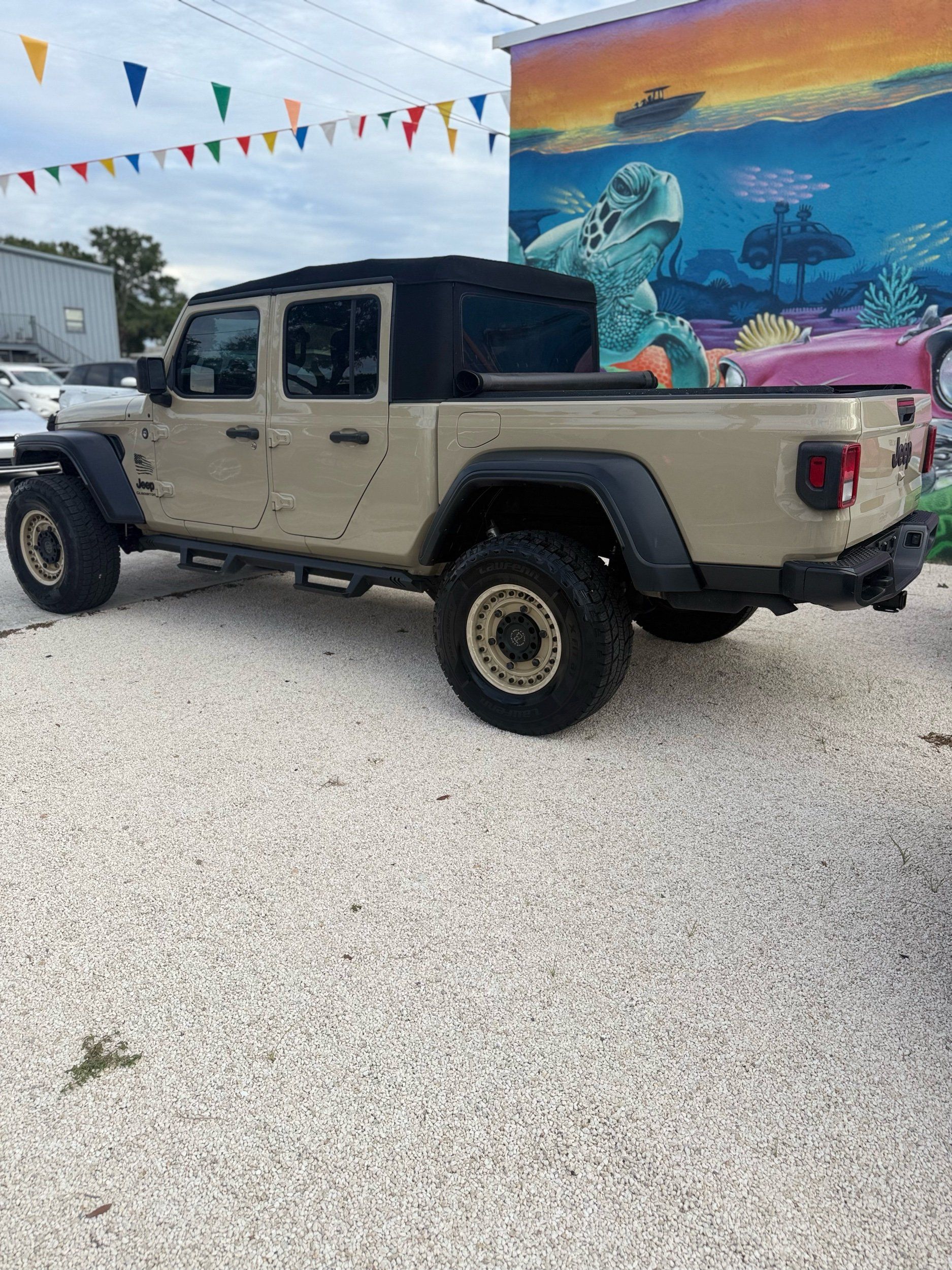 2020 Jeep Gladiator Sport S photo 3