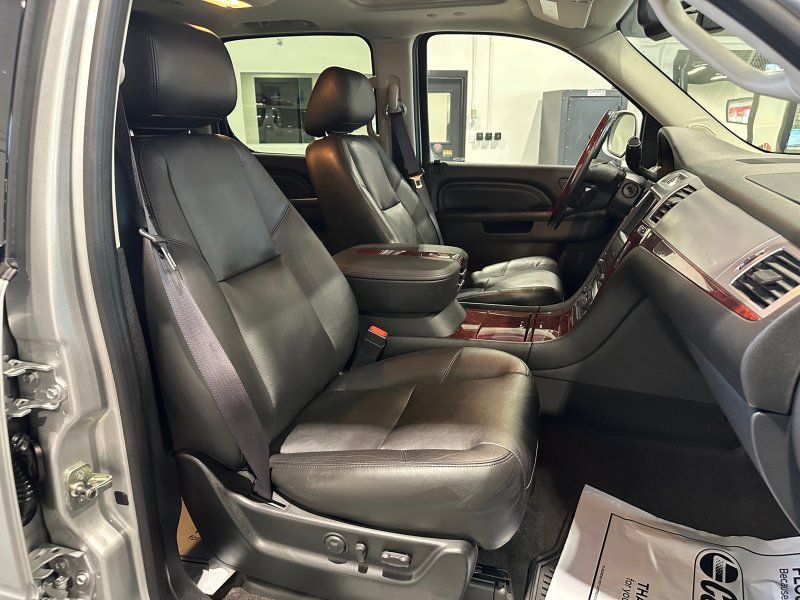 2011 Cadillac Escalade ESV Luxury, photo 22