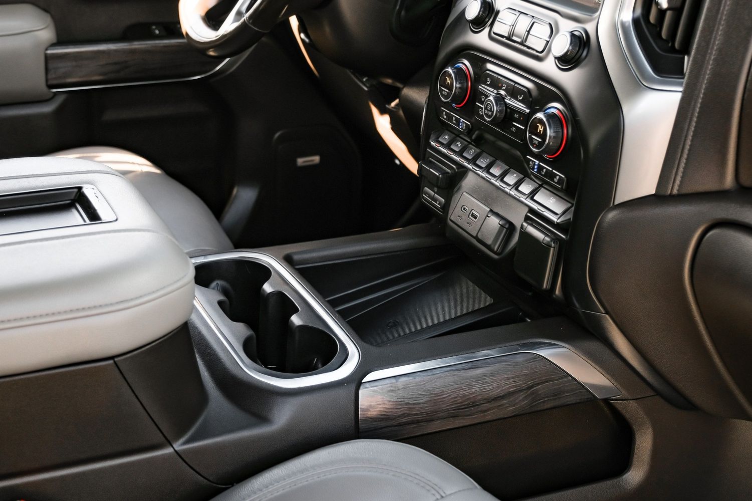 2019 Chevrolet Silverado LTZ photo 17