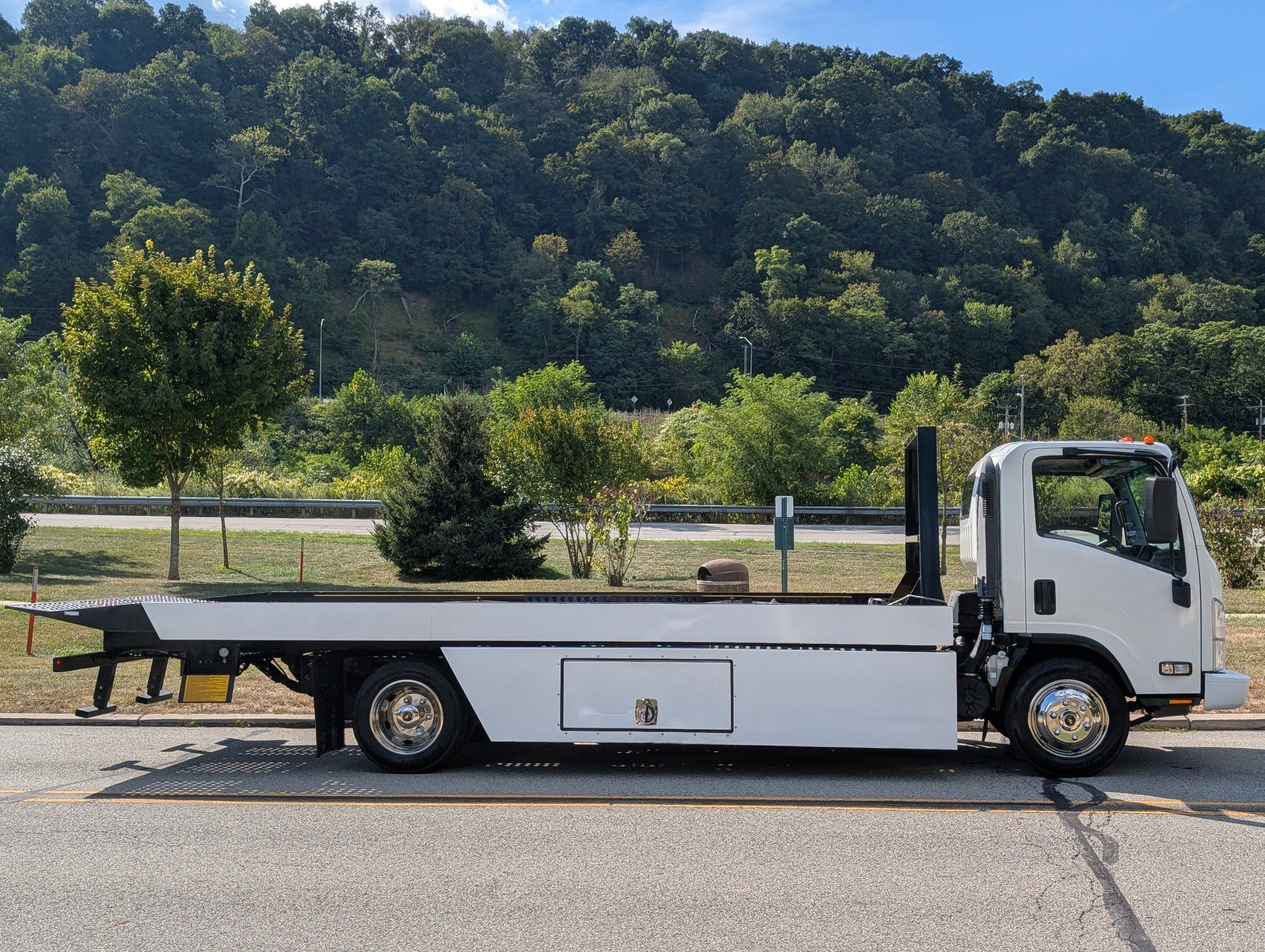 2021 Isuzu NRR photo 5