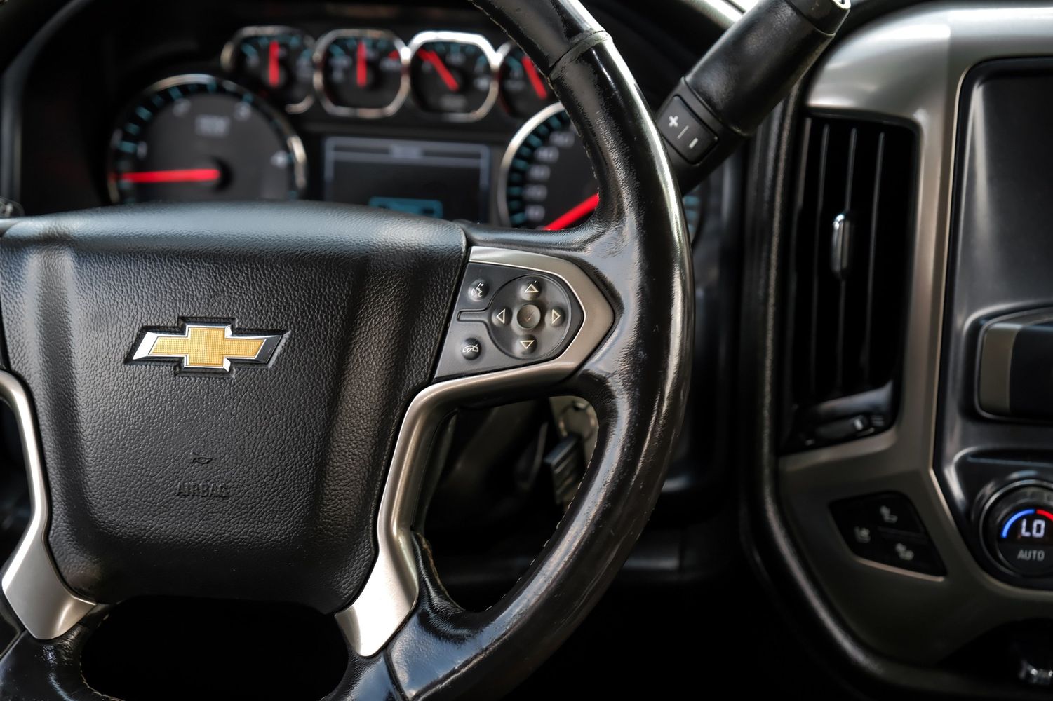 2018 Chevrolet Silverado High Country photo 23