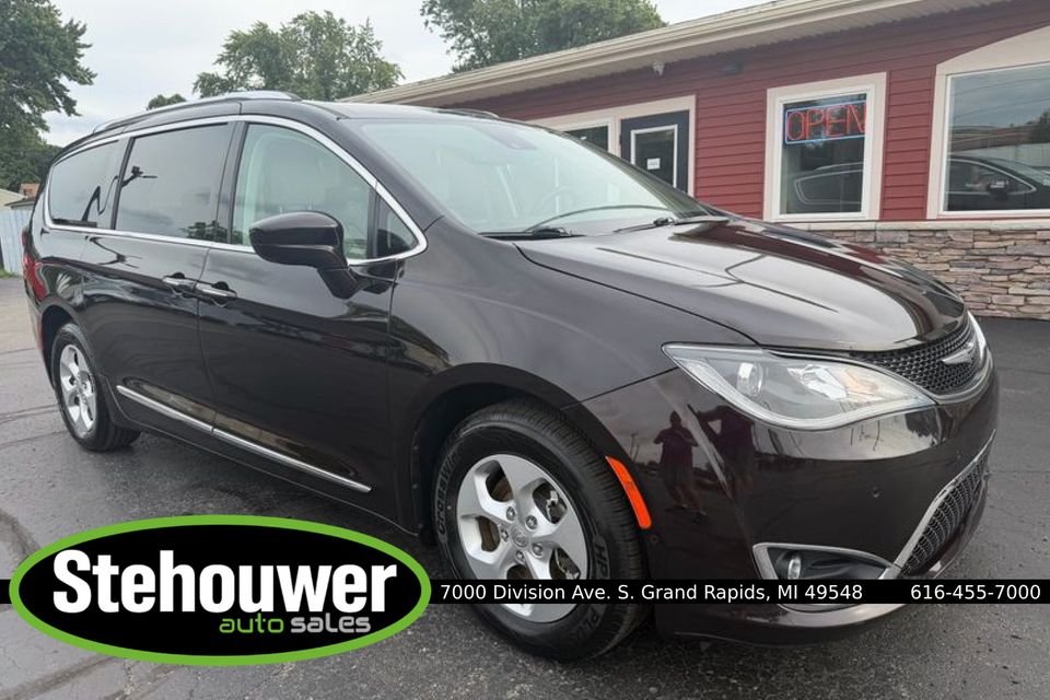 2017 Chrysler Pacifica Touring-L Plus