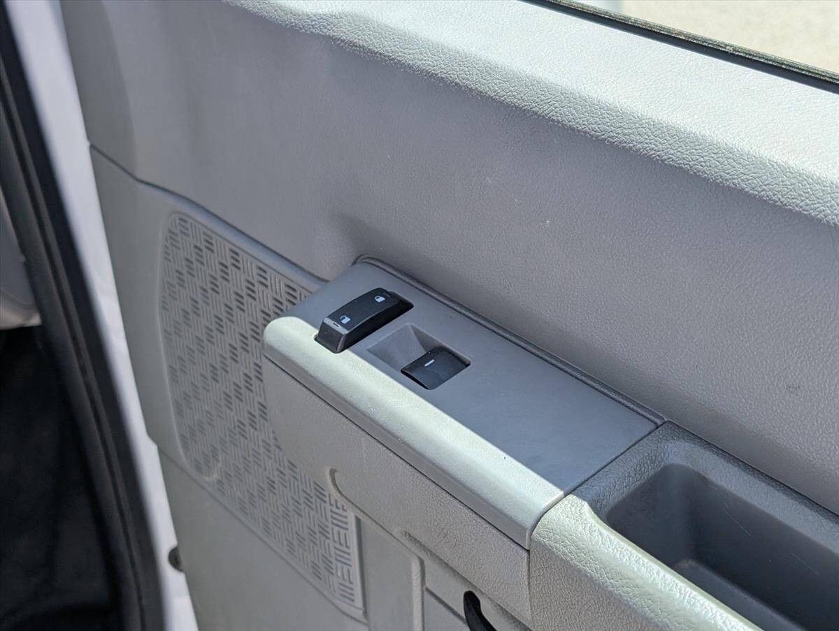 2014 Ford E-Series 27