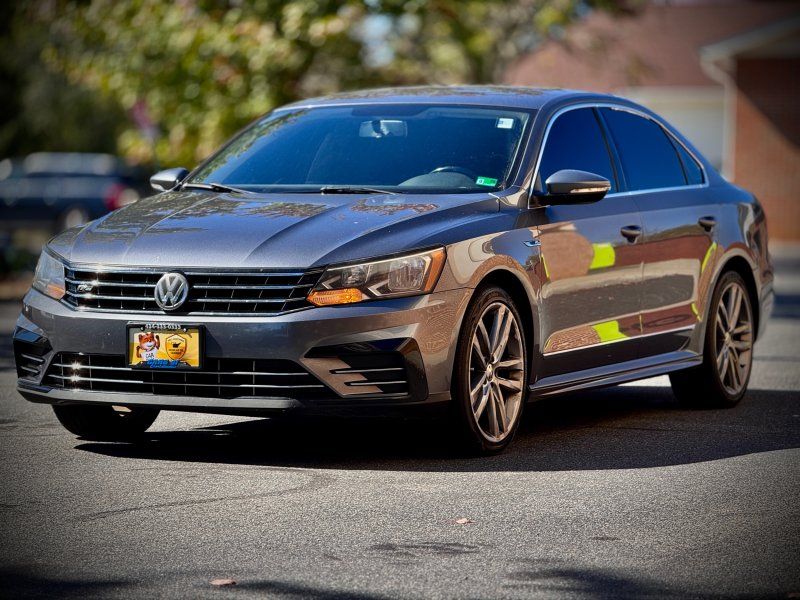 2017 Volkswagen Passat R-Line photo 2