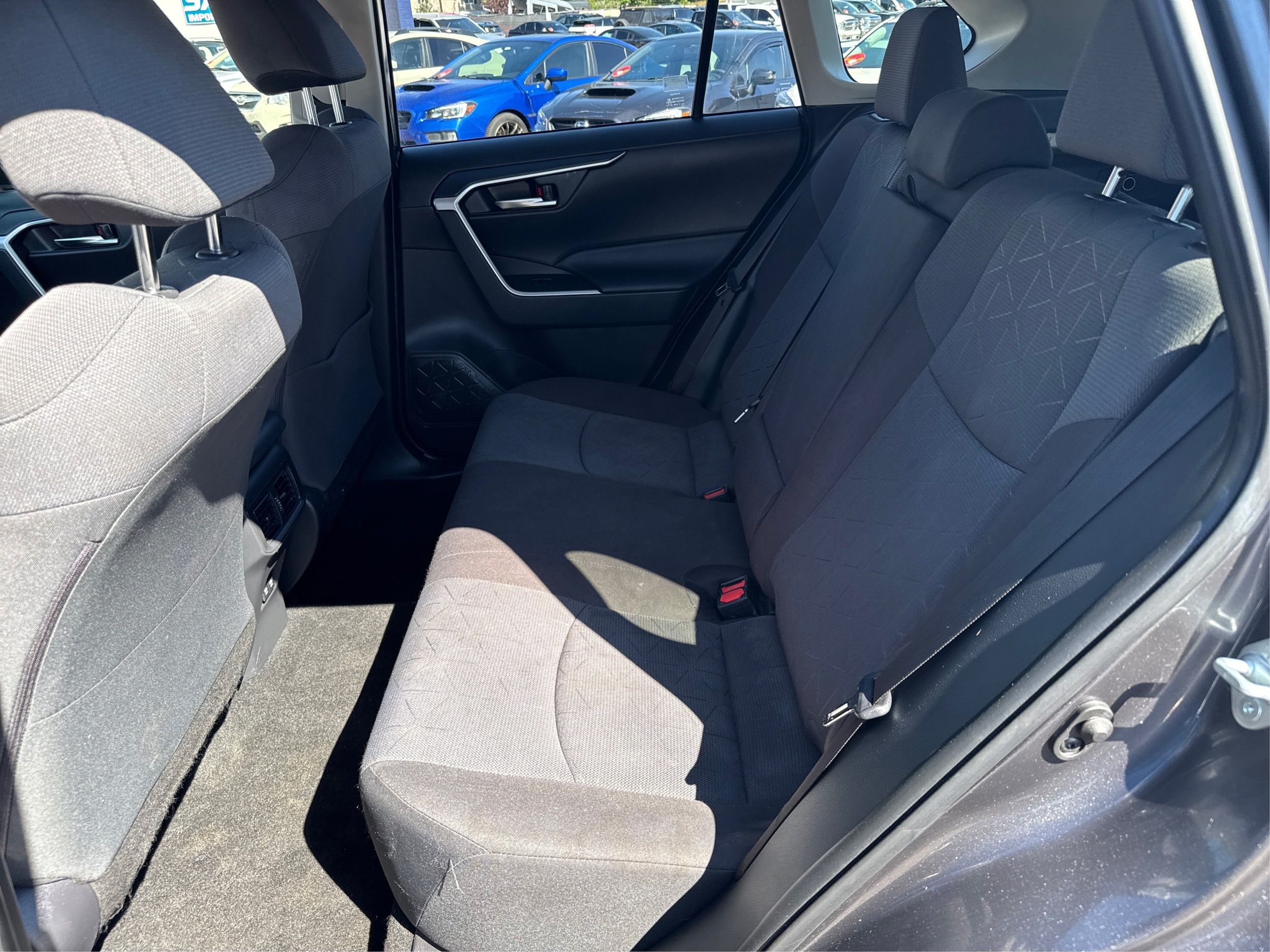2020 Toyota RAV4 XLE photo 11