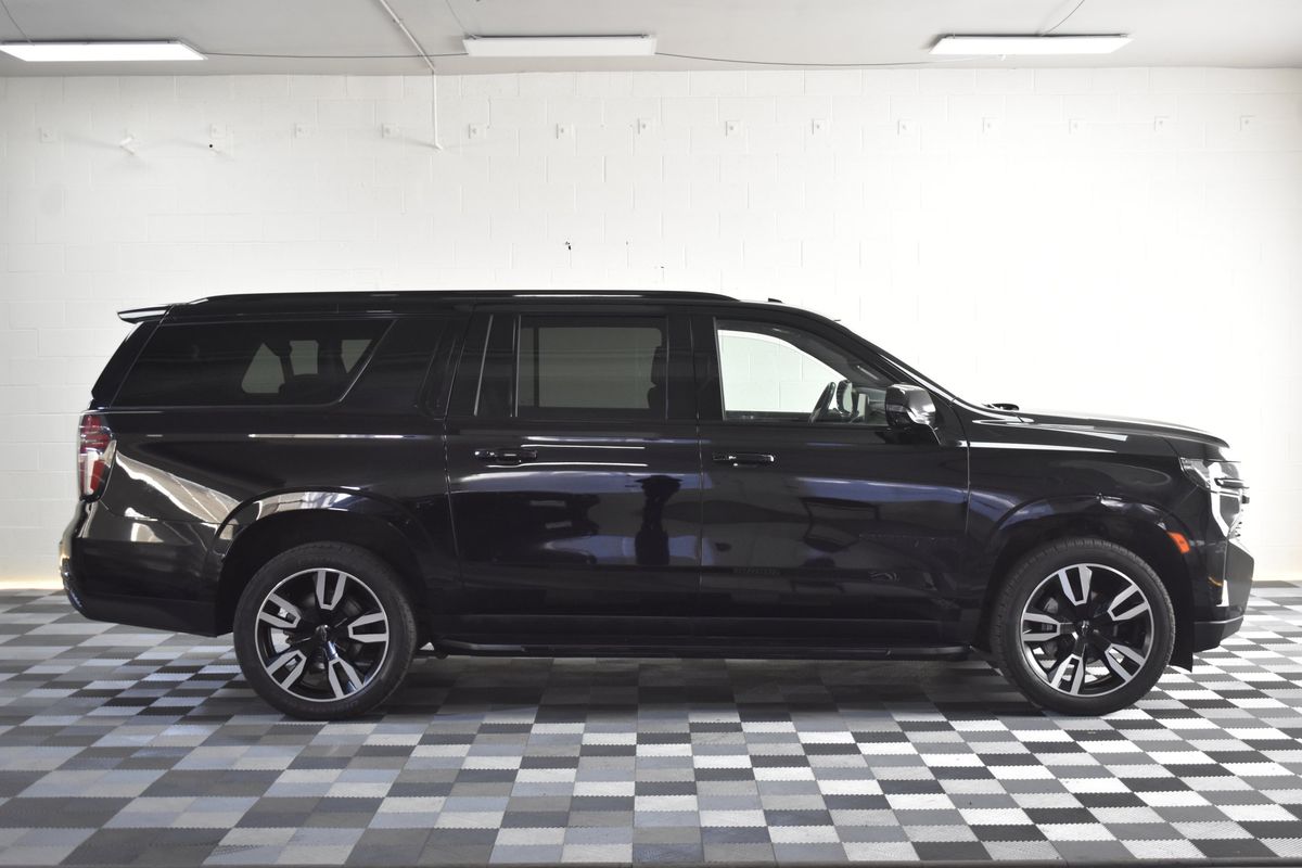 2023 Chevrolet Suburban 4WD RST