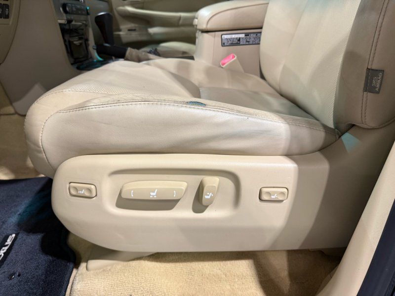 2011 Lexus LX 570 Base, photo 31
