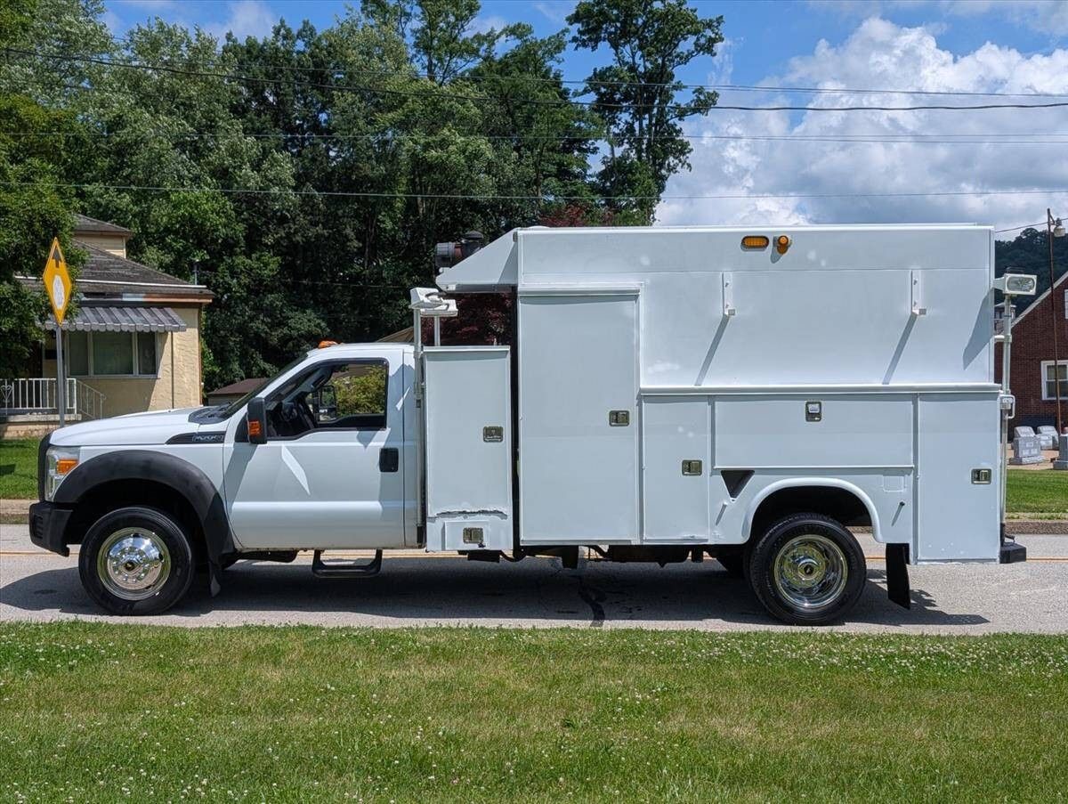 2011 Ford F-550 Super Duty 11
