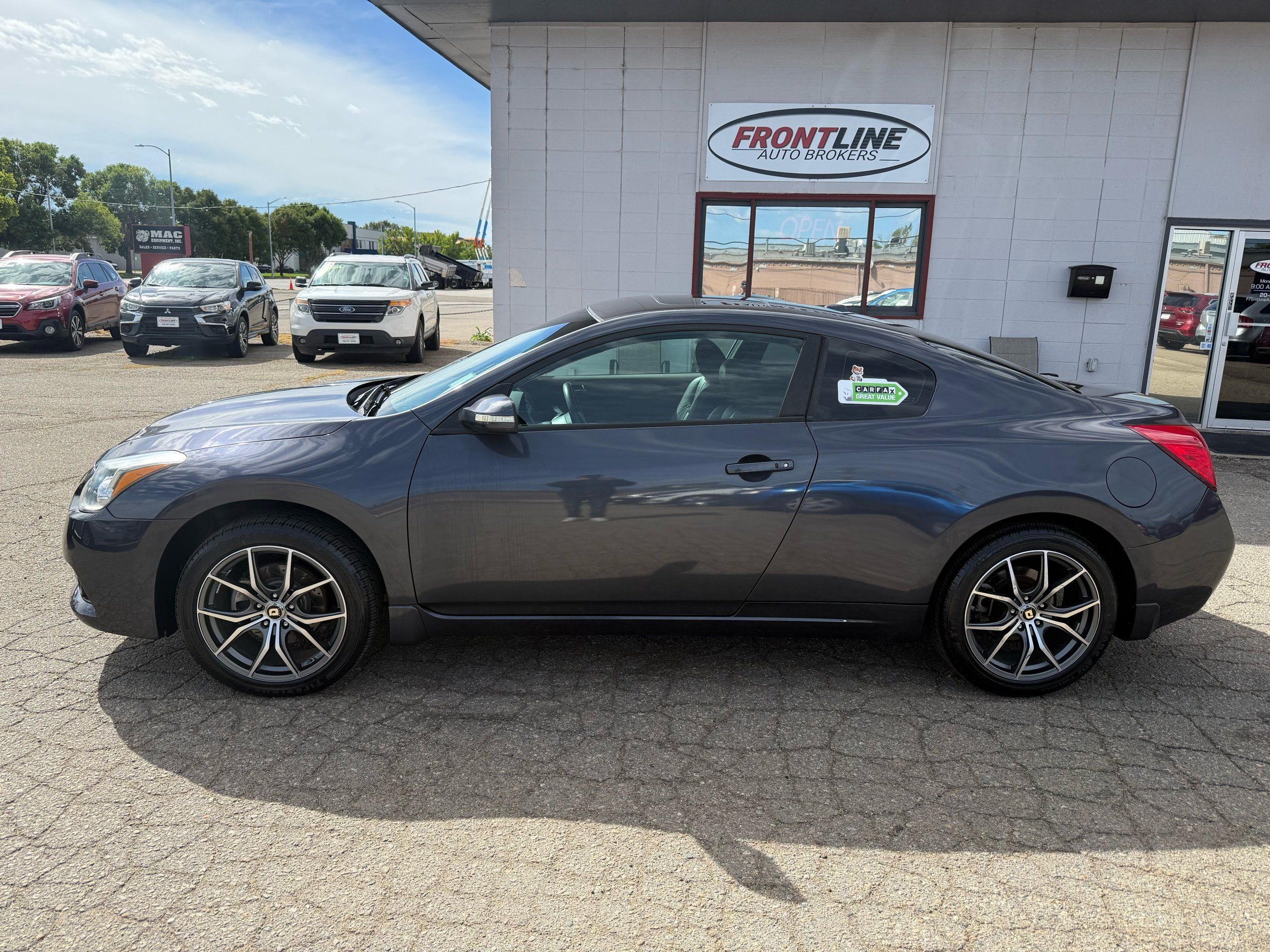 2010 Nissan Altima 3.5 SR photo 8