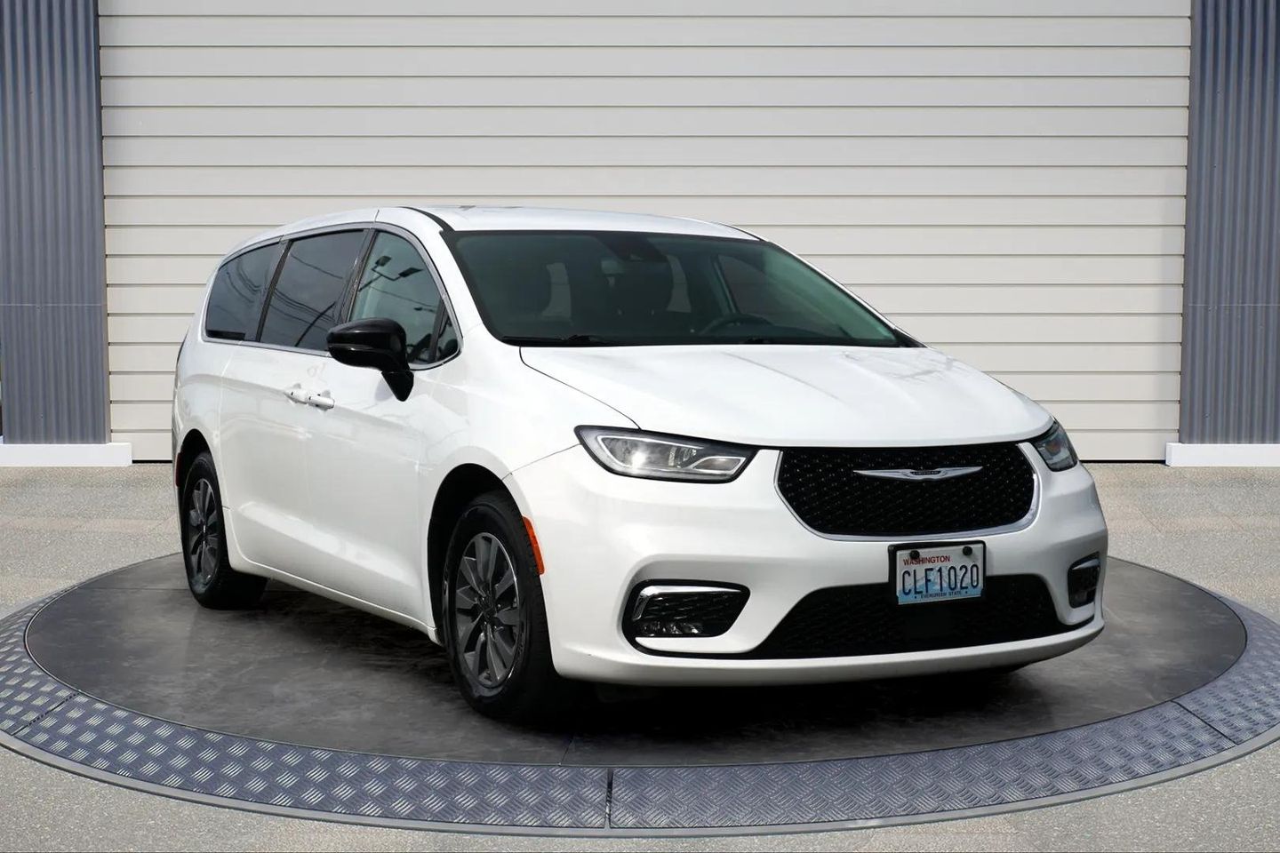 2024 Chrysler Pacifica PHEV