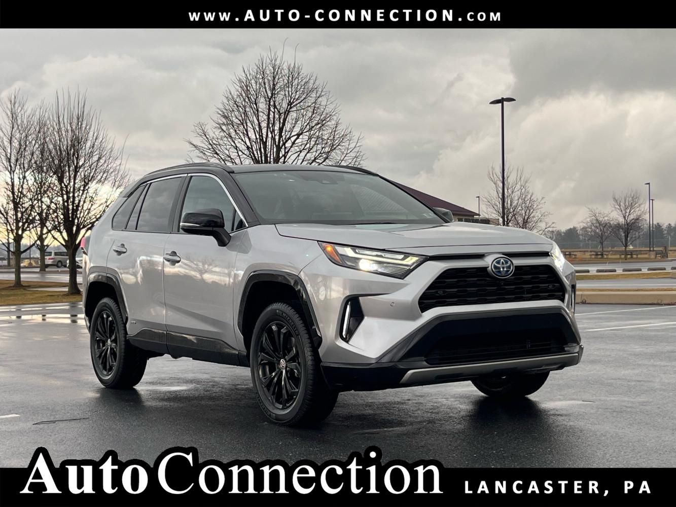 2023 Toyota RAV4 XSE's photo