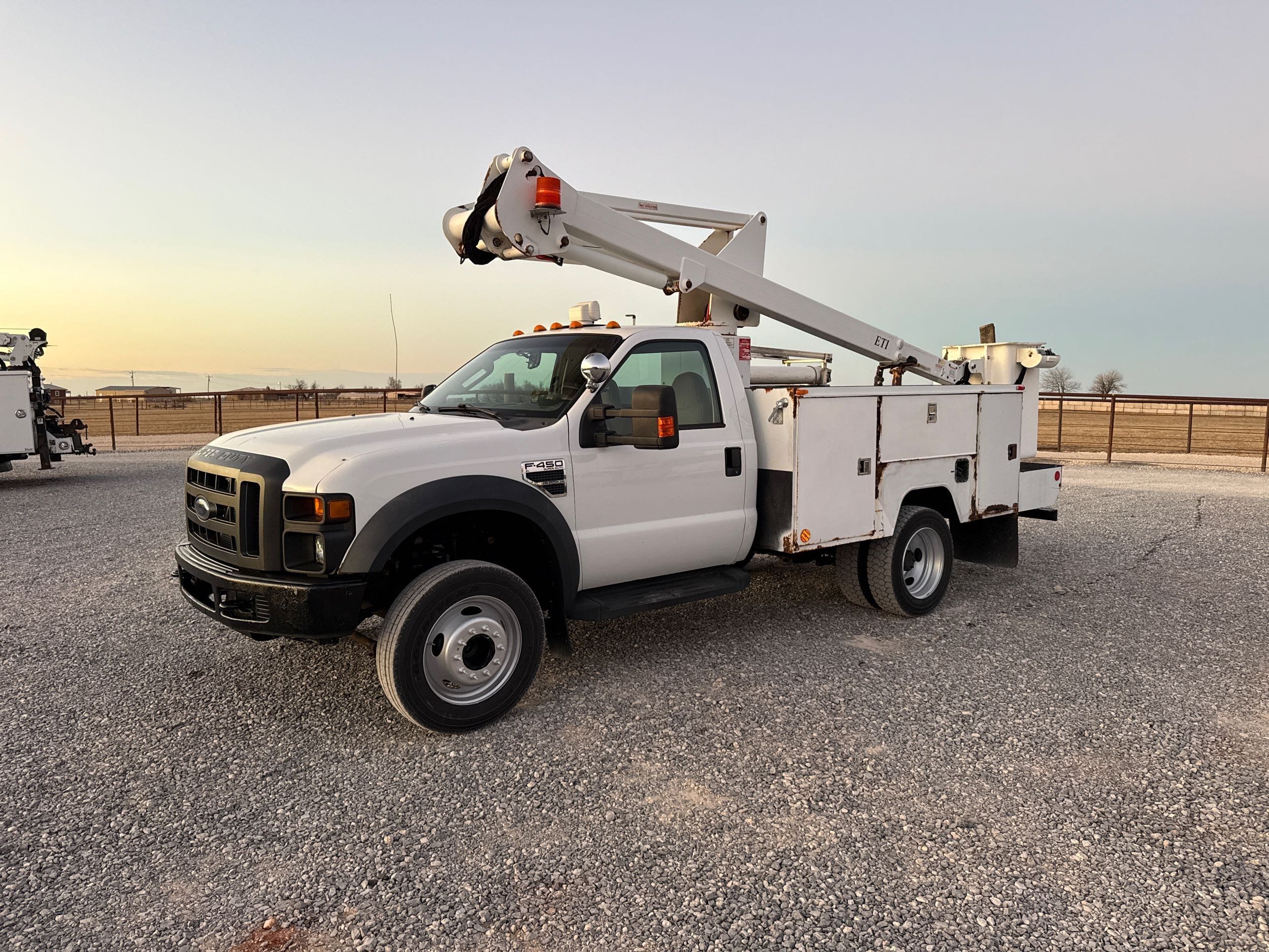2009 Ford F-450 Super Duty Chassis Cab's photo