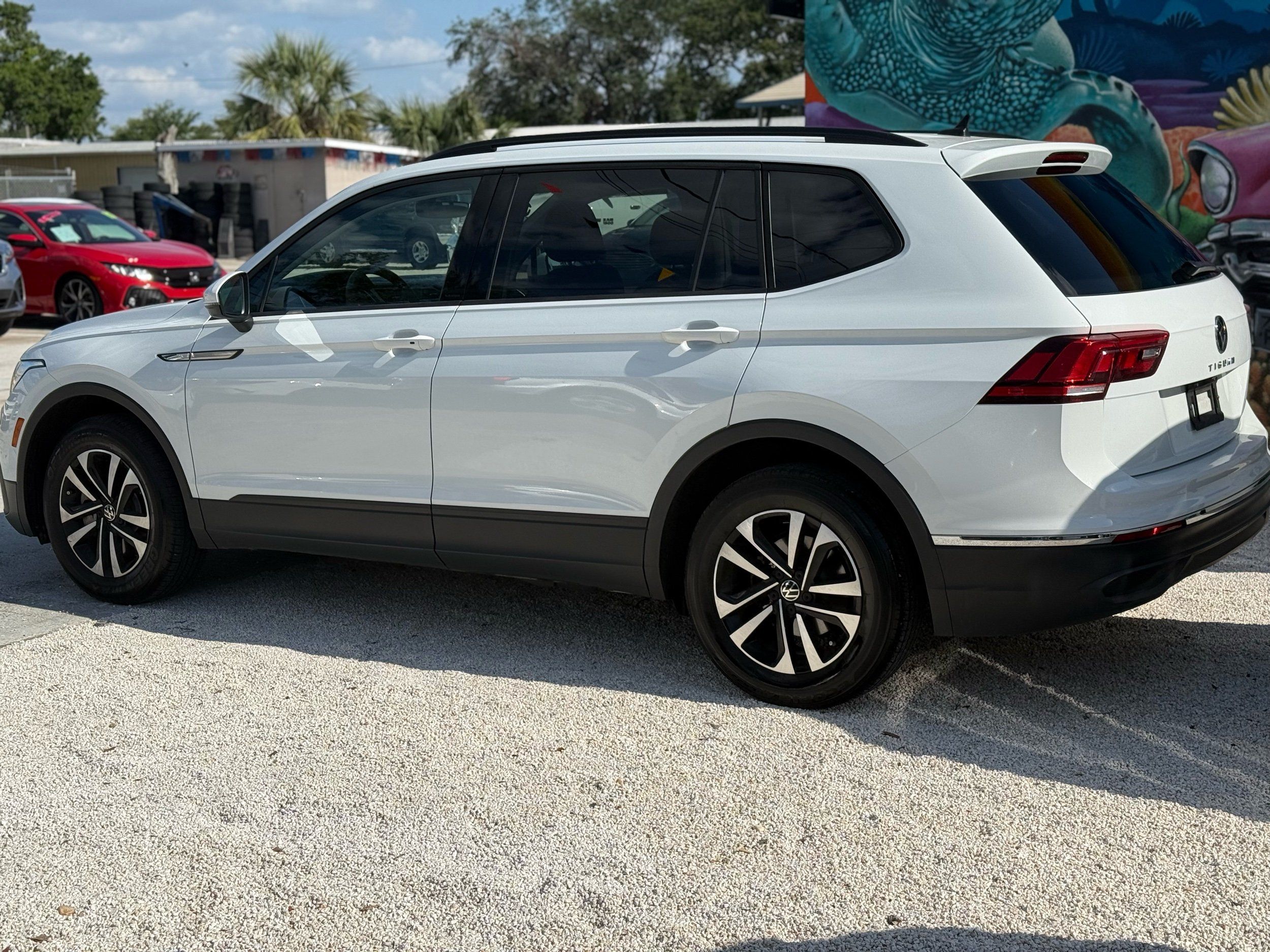 2023 Volkswagen Tiguan S photo 2