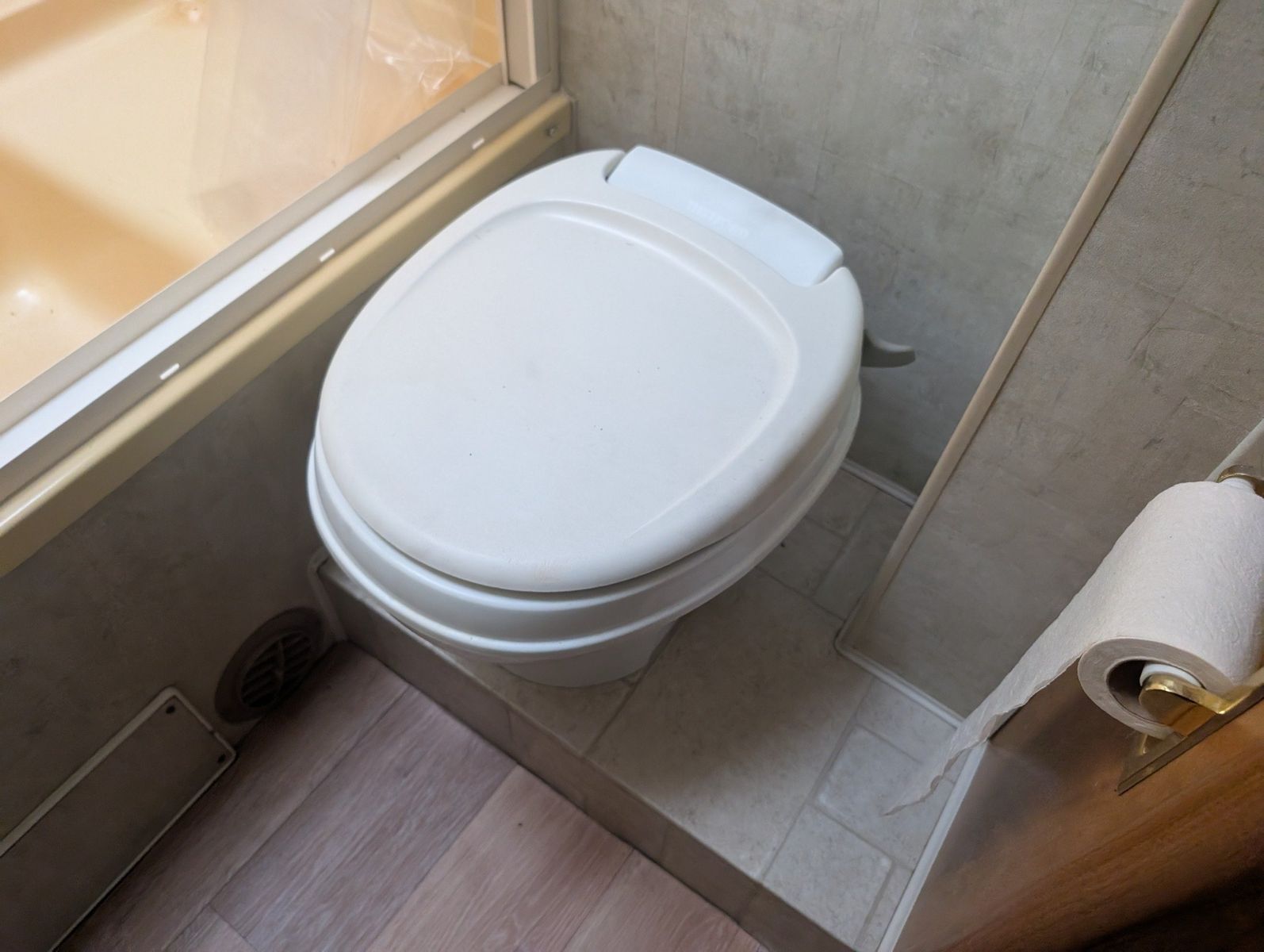 2004 Ford E-Series Chassis 101