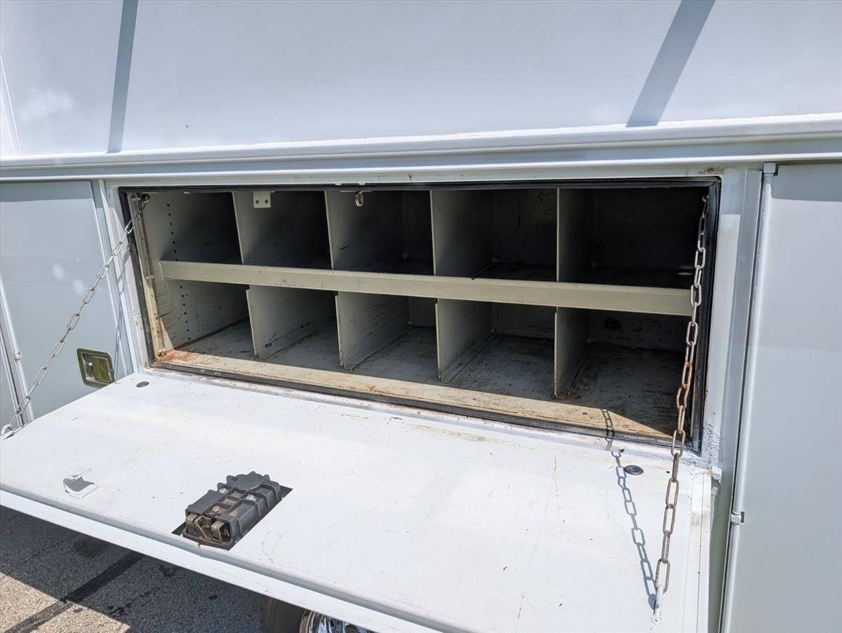 2011 Ford F-550 Super Duty 74