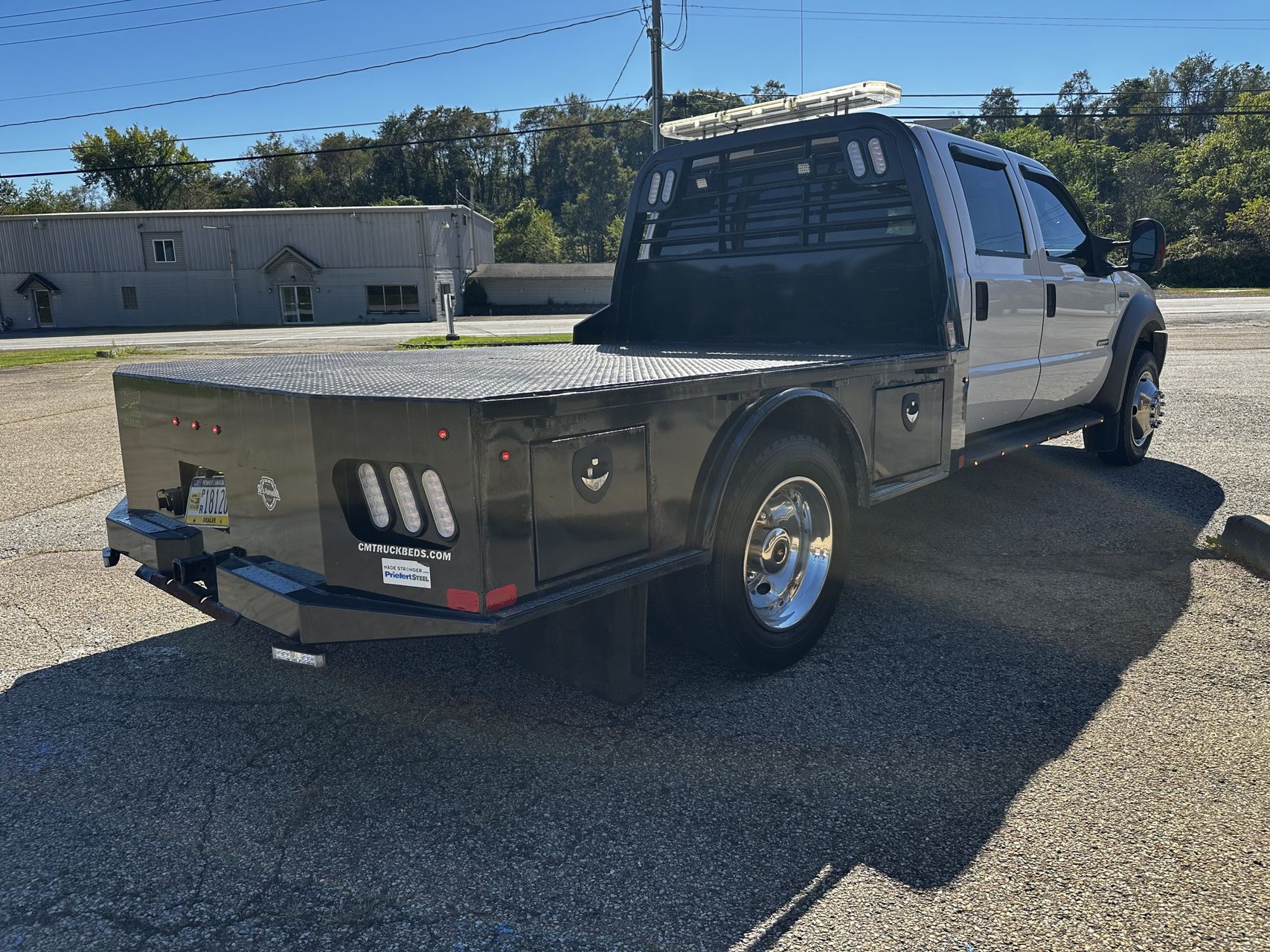 2005 Ford F-550 Skirted Flatbe 3