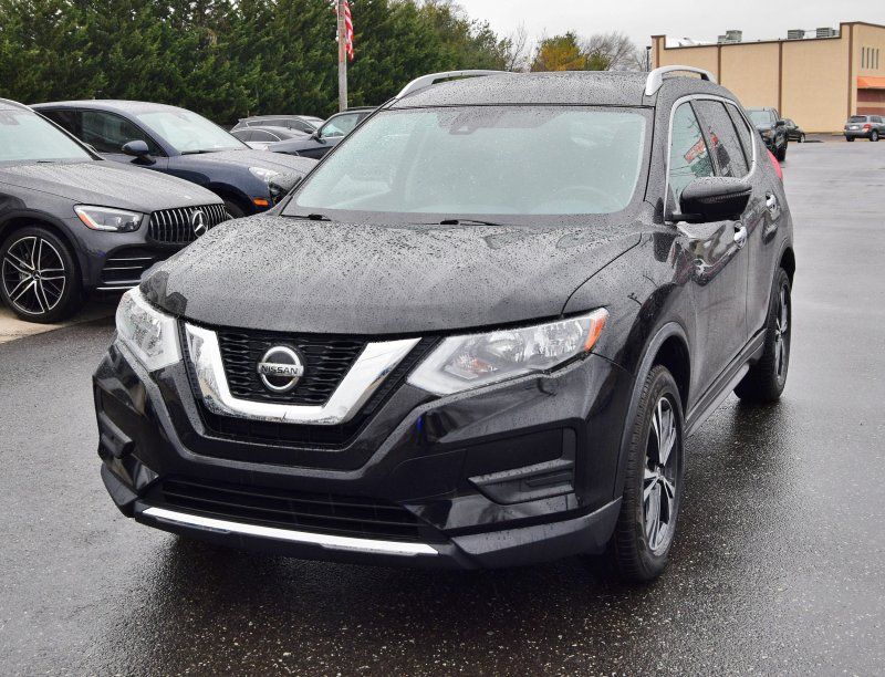2020 Nissan Rogue SV's photo