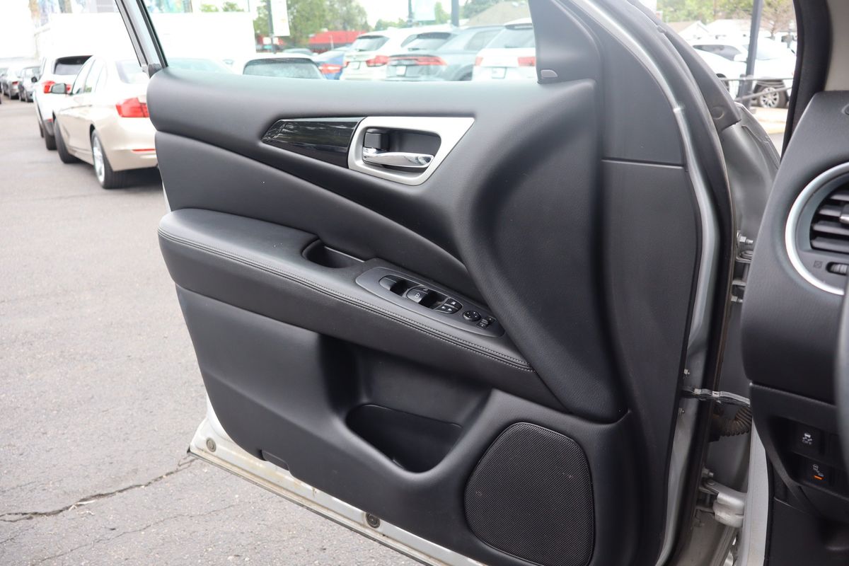 2019 Nissan Pathfinder SV