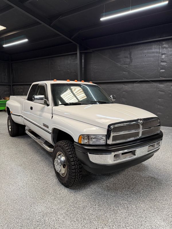 White 1997 Dodge RAM 3500 ST Club Cab LB 4WD Pickup Truck Four-Wheel Drive 5-Speed Manual