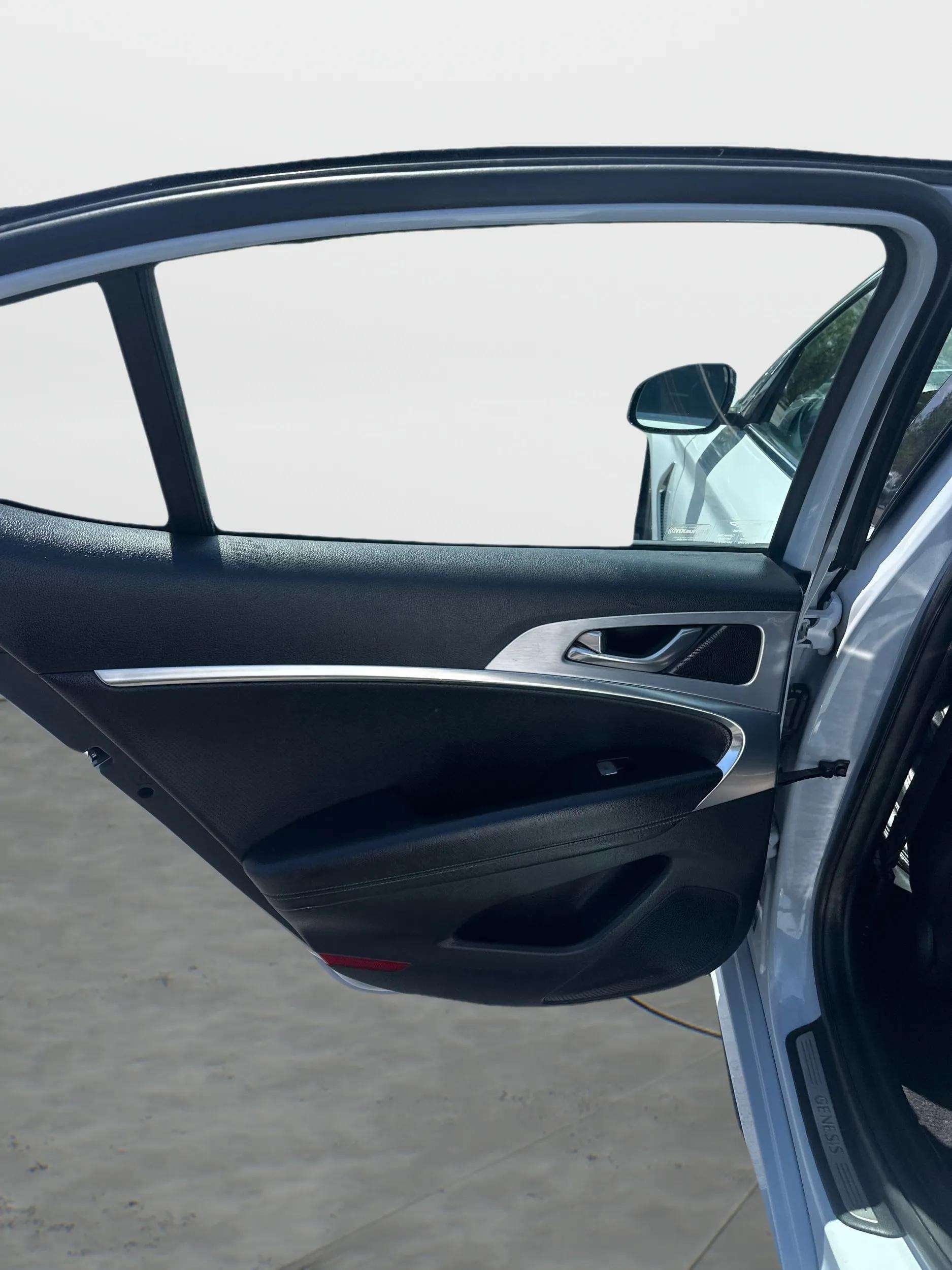 2020 GENESIS G70 Standard - Photo 17