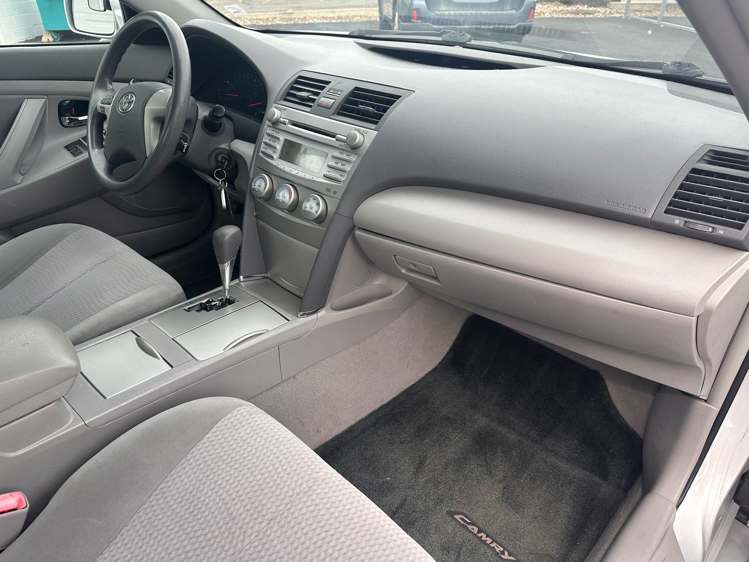 2011 Toyota Camry LE photo 12