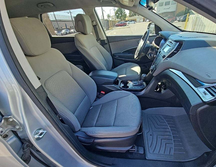 2014 Hyundai Santa Fe GLS photo 9