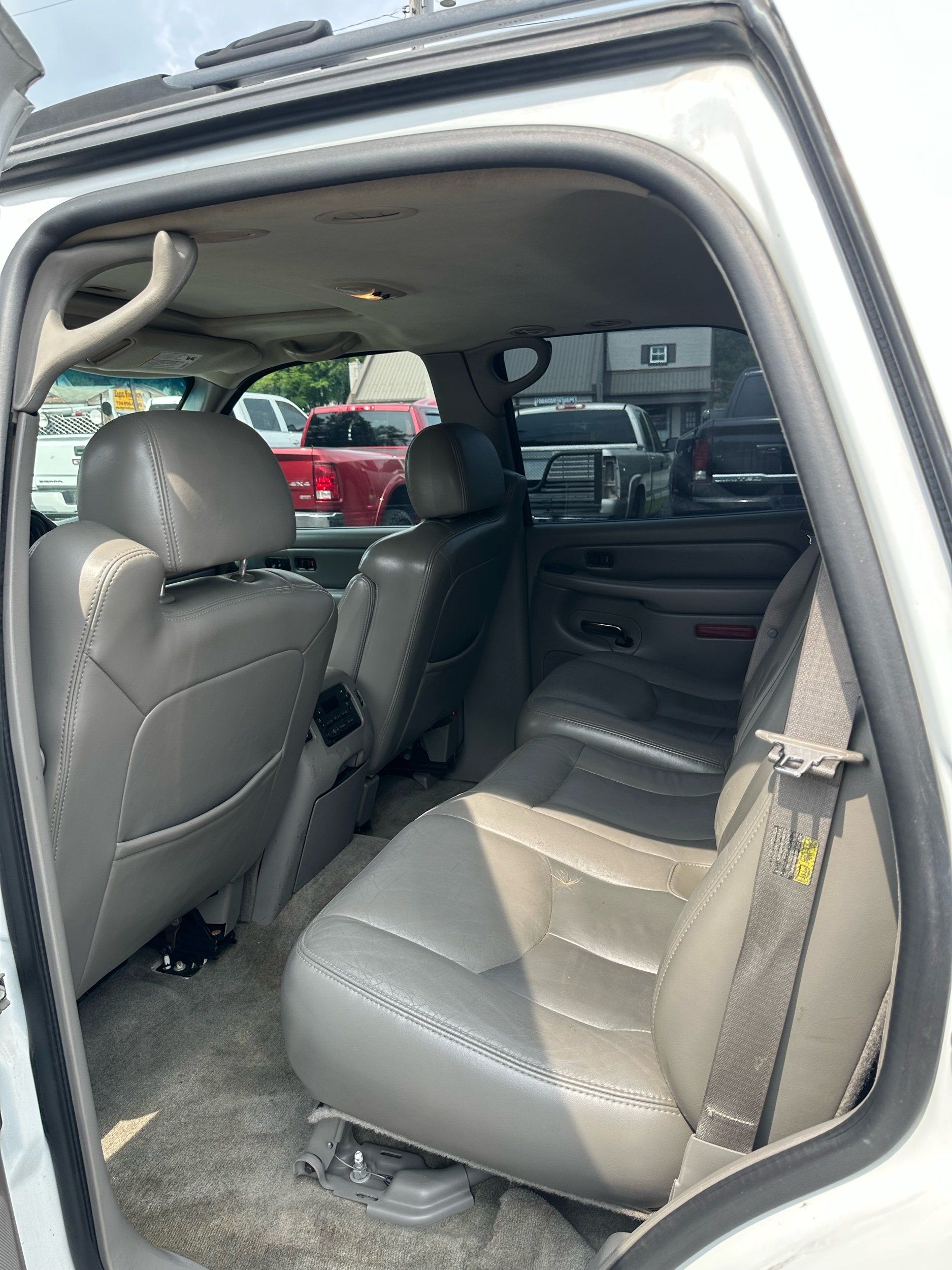 2005 GMC Yukon Denali - Photo 9