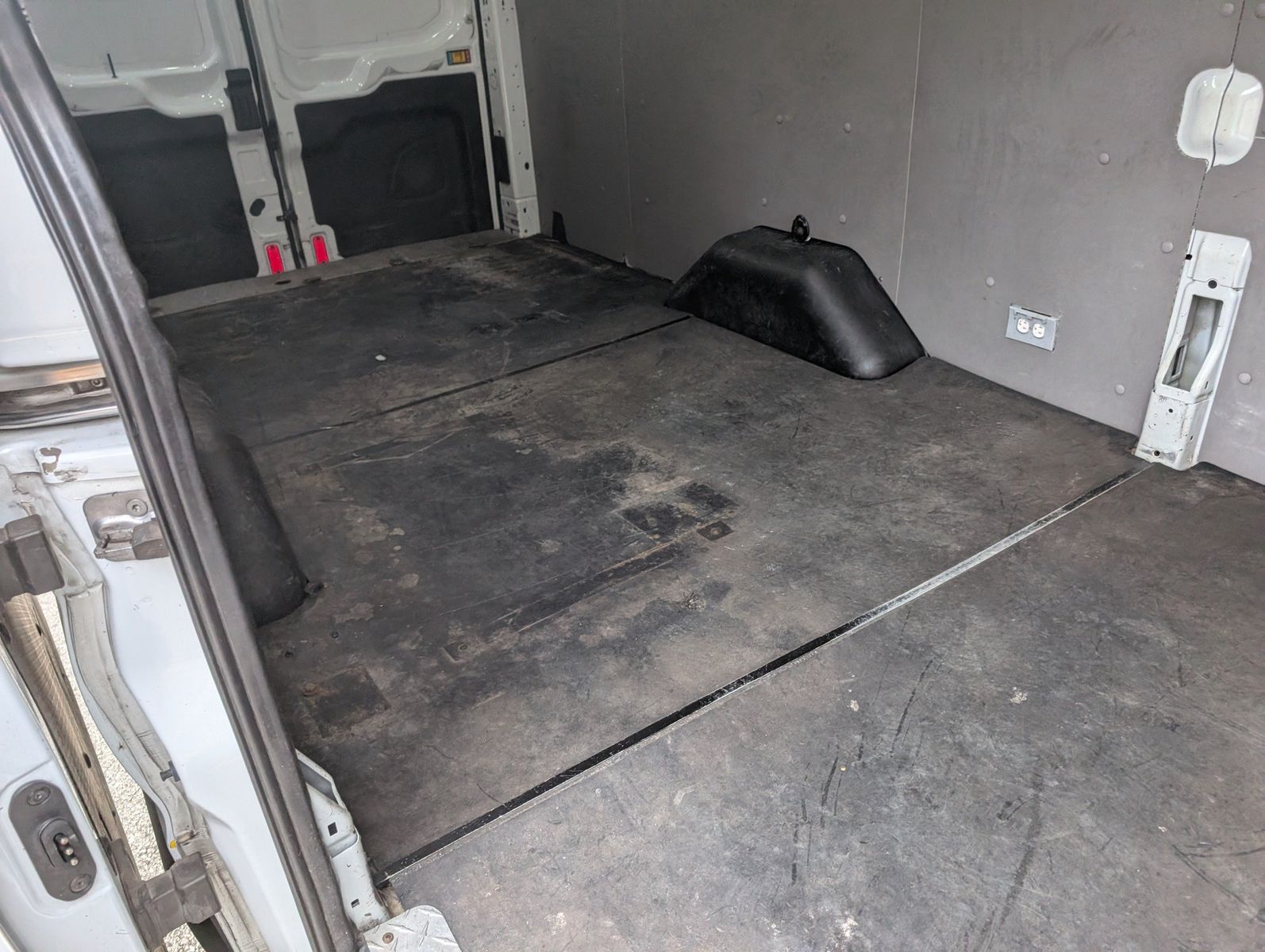 2019 Ford Transit-350 39