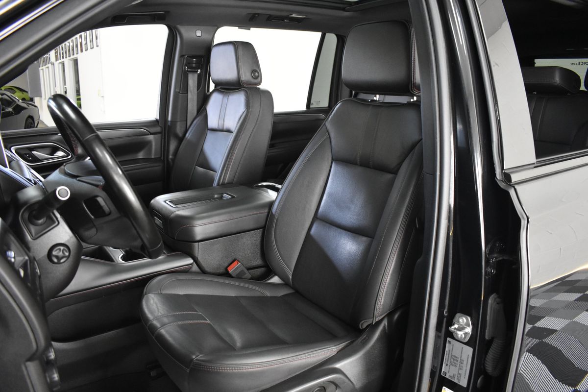 2023 Chevrolet Suburban 4WD RST