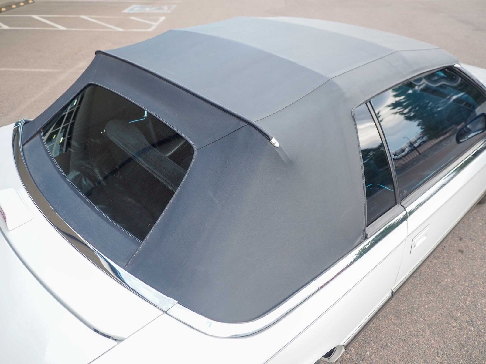 1990 Chrysler Le Baron 29